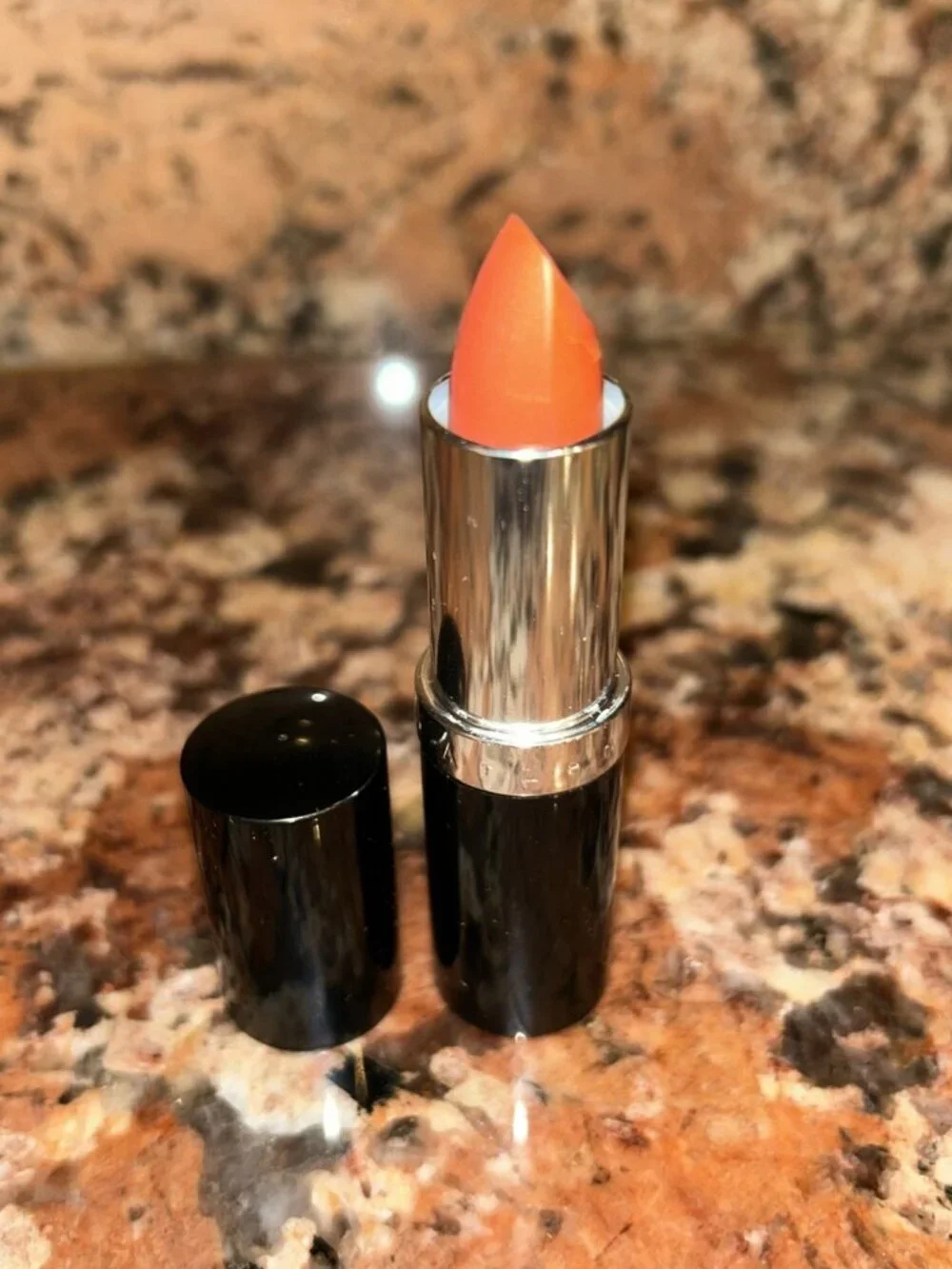 Elizabeth Arden Hop 01 Beautiful Color LIPSTICK New Without Box - Black Tube